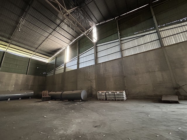 ให้เช่าโกดัง  3,200 ตร.ม. รถตู้คอนเทรนเนอร์  เทรลเลอร์ เข้า-ออกสะดวก ตำบล บางขวัญ อำเภอเมืองฉะเชิงเทรา