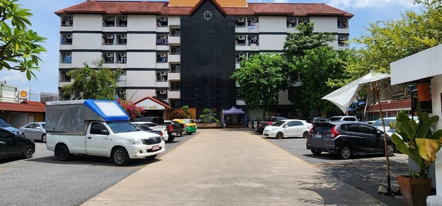 ขายกิจการอพาร์ทเม้นท์ซอยสถานฑูลลาว เก็บค่าเช่ารวม เดือนละ 480,000 มีลานจอดขนาดใหญ่ เหมาะสำหรับการลงทุน