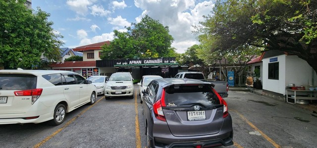 ขายกิจการอพาร์ทเม้นท์ซอยสถานฑูลลาว เก็บค่าเช่ารวม เดือนละ 480,000 มีลานจอดขนาดใหญ่ เหมาะสำหรับการลงทุน