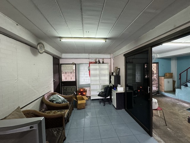 ขายอาคารพาณิชย์ ติดถนนใหญ่ พุทธมณฑลสาย 5 นครปฐม ราคาถูกพิเศษ 3 ล้านบาท