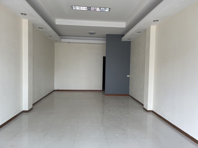 ขายด่วน อาคารพาณิชย์ แผ่นดินทอง 4  ต.ในเมือง อ.เมือง จ.นครราชสีมา