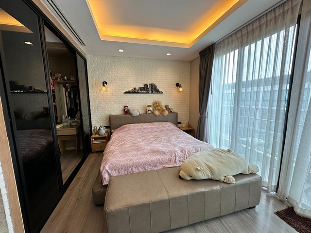 ขายด่วนทาวน์โฮม 3.5 ชั้น แต่งหรู พร้อมเข้าอยู่ บ้านกลางเมือง วิภาวดี แขวง ตลาดบางเขน เขต หลักสี่ กรุงเทพมหานคร