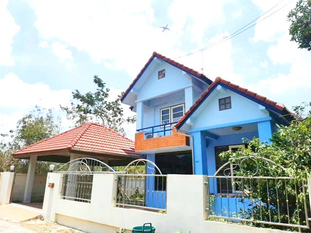 MRTสุวินทวงศ์ ต้นๆ  บิ๊กซี ร่มเกล้าต้นๆ ถูกที่สุดใน3โลก ให้เช่าบ้านเดี่ยวใหญ่มาก 64 ตรว. 248ตรม. 3นอน 2น้ำ แอร์3ตัว