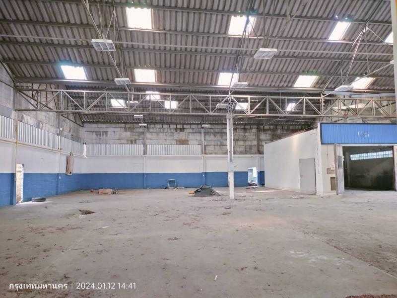 BST565 ให้เช่า โกดัง อุดมสุข 51 พื้นที่ขนาด  ขนาด 1,200 ตรม บางจาก เขตพระโขนง contact : คุณบัว Bua Agent 0936464597, 0826914598Line : Bua093ค่าเช่า 100,000  บาท /เดือนBST565 ภายในประกบด้วย ออฟฟิศ 1 ห้อง  ห้องทำสี 1 ห้อง สามารถปรับเป็นห้องอย่างอื่นได้ มีบ้านพักคนงาน  สามารถทำเป็น อู๋ซ่อมรถ  โกดังคลังสินค้า ได้ อยุ่ใจกลางเมือง อุดมสุข 51 ใกล้เซ็นทรัลบางนา ซีคอน พาราไดร์  สถานีรถไฟฟ้า ศรีอุดม (ปล่อยเช่าตามสถาพ( ส่วนของพื