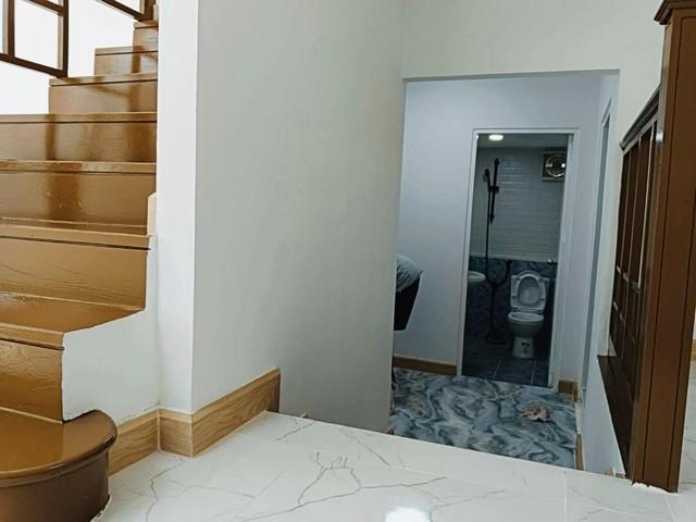 ขายบ้านเดี่ยว 2 ชั้น ถนนพัฒนาการ ซ.65 หมู่บ้านเมืองทองการ์เดน พัฒนาการ 65 เนื้อที่ 67 ตรว 5 ห้องนอน 3 ห้องน้ำ รีโนเวทใหม่ทั้งหลัง