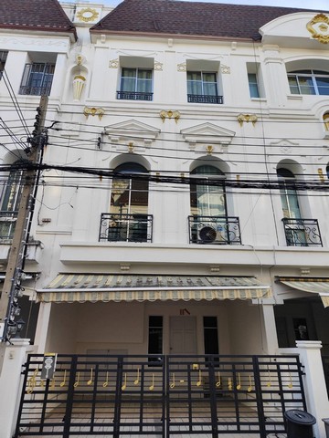 RT01264 ให้เช่าทาวน์โฮม 3.5 ชั้น 3 ห้องนอน 4 ห้องน้ำ หมู่บ้านกลางกรุงแกรนด์เวียนนา ย่านพระราม 3ติดต่อ : คุณเด่นชัย 09-8481-8989         :06-2839-4747 Line   :0984818989          : https://line.me/ti/p/ezz8HbMifz         : แอดไลน์ แคปหน้าจอสอบถามได้เลยครับโครงการ ,บ้านกลางกรุงแกรนด์เวียนนาทาวน์โฮม 3.5 ชั้น 20 ตารางวา พื้นที่ใช้สอย 208 ตร.ม. 3 ห้องนอน 4 ห้องน้ำ  แอร์5ตัว ห้องนอน3 โถ่งล่าง1โถ่งบน1 น้ำอุ่นทุกห้องโดยประมาณ จอดรถได้2คันหน้าบ้านหันทิ