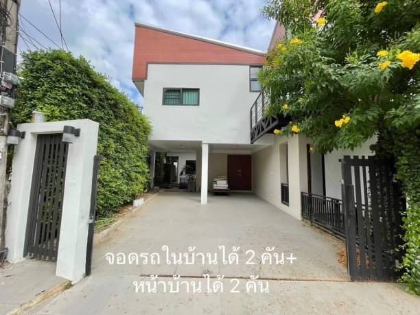 บ้านปัง ในเมือง รับปีมังกรทอง ลดพิเศษเฉพาะ มกราคม 2567 ขายเพียง 6.9 ล้าน #โซนป่าแดด #อำเภอเมือง #รีโนเวทใหม่ บ้าน 2 ชั้นครึ่ง #ใกล้เซ็นทรัลแอร์พอร์ต 2 กม. บนถนนเส้นมหิดล #ซื้ออยู่เองหรือปล่อยเช่าได้ #สามารถทำโฮมออฟฟิศได้ ห้องเยอะมากเนื้อที่ 65 ตรว.พื้นที่ใช้สอย 290 ตรม.ชั้น 1 1 ห้องนั่งเล่น 1 ห้องทำงาน1 ห้องทานข้าว1 ห้องครัว1 ห้องซักรีด1 ห้องเก็บของ1 ห้องนอนเล็ก (ห้องแม่บ้าน)2 