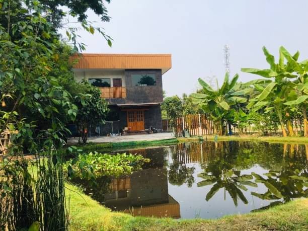 ให้เช่า 2​5,000​ บาท/เดือน​ ​ขาย​ 4.5 ล.เท่านั้น ​เนื้อที่ 3 งาน 38 ตรว. บ้าน 2 ชั้น #แม่คือ #ดอยสะเก็ด เนื้อที่กว้าง บรรยากาศดี ร่มรื่น น่าอยู่​​เนื้อที่ 3 งาน 38 ตรว. (เนื้อที่จริง 1 ไร่ 20 ตรว.(ที่งอก)​3 ห้องนอน 2 ห้องน้ำ1 ห้องโถง(รับแขก)1 ห้องครัวประตูรั้วรีโมท อยู่ระหว่างการปรับปรุงห้องน้ำ เอ้าท์ดอร์ 1 ห้อง มุมนั่งเล่นนอกบ้าน 1 จุดมุมกาแฟ 1 มุม ธรรมชาติที่จอดรถยนต์ 2 คันบริ​การยื่น