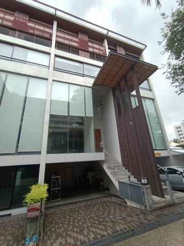 HRE331 ให้เช่าทาวน์โฮม 4.5 ชั้น โครงการ Oasis Loft สุขุมวิท 64  ใกล้ BTSปุณณวิถีสนใจติดต่อ : คุณสราวุฒิ Tel. 0994108945 Line : ballwuth • ทาวน์โฮม/โฮมออฟฟิศ 4.5 ชั้น เนื้อที่ 27 ตรว. พื้นที่ใช้สอย 240 ตารางเมตร 2 ห้องนอน 2ห้องทำงาน 4 ห้องน้ำ • โครงสร้างรองรับแรงแผ่นดินไหว พื้นและผนังกันเสียงรบกวน• โครงการสูงจากถนนซอยประมาณ 1.2 เมตร• ระบบกล้องวงจรปิด และประตูโครงการควบคุมด้วยรีโมท• จอดรถได้ 2 คัน• ใกล้กับจ