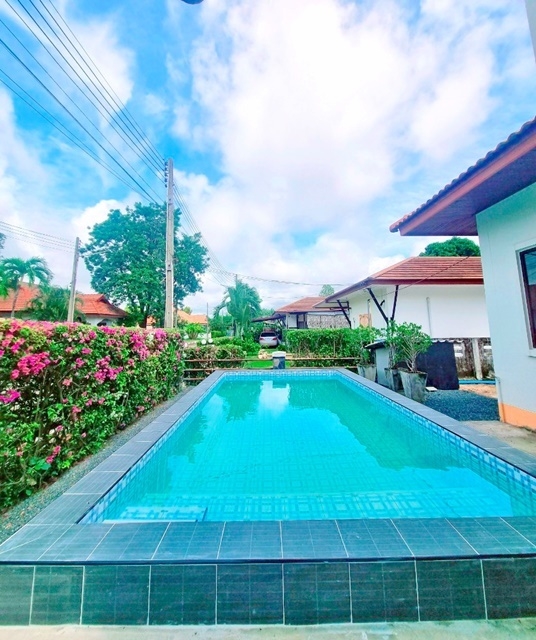 หาดแม่รำพึง ใหญ่มาก ให้เช่าพูลวิลล่าถูก 104ตรว. 450ตรม. 4นอน 4น้ำ 5แอร์ 3จอดรถ มีสระว่ายน้ำส่วนตัว บ้านเพ อุทยานแห่งชาติเขาแหลมหญ้า