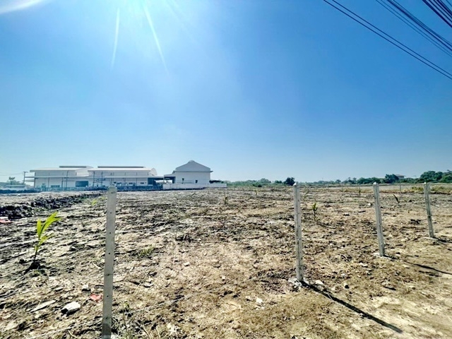 ถมที่และปรับหน้าดินแล้ว เทพารักษ์  ให้เช่าที่ดินเปล่า 2 ไร่  ตลาดนัดเพิ่มพูนทรัพย์ กฤษดา ซิตี้เลค แอนด์ปาร์ค