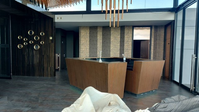 ให้เช่าอาคารสำนักงาน 6 ชั้นตกแต่งสวยงาม พื้นที่ดิน 255 ตรว.  ติดถนนเลียบคลองภาษีเจริญฝั่งเหนือ