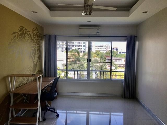 C4302 ให้เช่าบ้านเดี่ยว 2 ชั้น มี 4 ห้องนอน ซอยสุขุมวิท 49/19 ย่านทองหล่อ