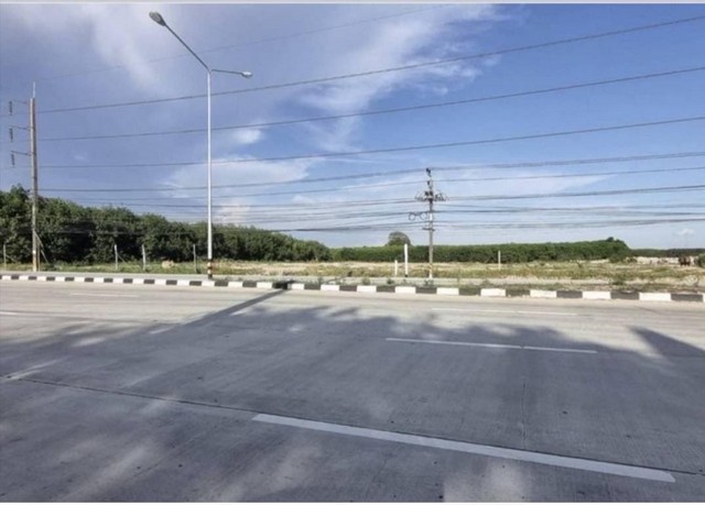 ที่ดินเปล่า ต.มาบข่า อ.นิคมพัฒนา จ.ระยอง อยู่ในเขตเศรษฐกิจพิเศษภาคตะวันออก (EEC)พื้นที่ 46 ไร่ 0 งาน 61.3 ตารางวาหน้ากว้าง 230 เมตร ยาว 239-359 โดยประมาณจุดเด่นที่ดินอยู่เยื้องยูเทิร์น ติดถนนทางหลวงหมายเลข 3191 ห่างจาก 4 แยกมาบข่า 2.7 กิโลเมตรประเภทโฉนดครุฑแดง น.ส.4ราคาขาย: 7.5 ล้านบาท/ไร่ (**ราคาต่อรองได้**)ค่าภาษี/ค่าโอน: ผู้ขายออกให้ตามราคาประเมินพิกัด : Google Map: https://goo.gl/maps/6qic3H12TNa1TbhAAสถานที่ใกล