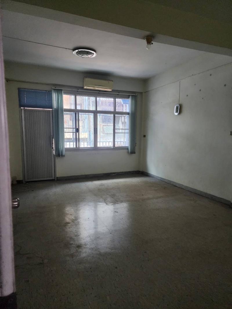 อาคารพาณิชย์ฯ - 1Bedroom 4500000 B. ใกล้ - มินิบิ๊กซีแฉล้มนิมิตร - วัดจันทร์ใน - สำนักงานเขตบางคอแหลม - สำนักงานสรรพากรพื้นที่สาขาบางคอแหลม - โรงพยาบาลเจริญกรุงประชารักษ์ - แม็กซ์แวลู พระราม 3 - แม็คโคร ฟู้ดเซอร์วิส บางคอแหลม - เอเชียทีค เดอะ ริเวอร์ฟร้อนท์ ราคาไม่แรง