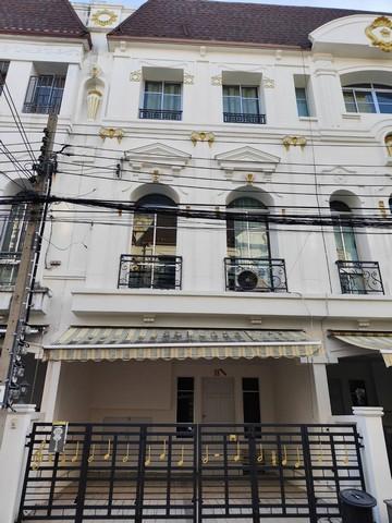 HR3014 ให้เช่าทาวน์โฮม 3.5 ชั้น พระราม 3 บ้านกลางกรุงแกรนด์เวียนนา พื้นที่ใช้สอย 208 ตร.ม. 3 ห้องนอน 4 ห้องน้ำ แอร์ 5ตัว เฟอร์นิเจอร์ครบพร้อมอยู่ เช่า 38,000บาท: ติดต่อ : คุณ เอก  :  061-241 4954   &   083-017 9463   : Line Id : eak2325: กดลิ้งค์เพื่อเเอดไลน์ครับ :  https://line.me/ti/p/A6pc3MToug     :  https://line.me/ti/p/OLEY0bJTsV   ราคาเช่า 38,000บาท/เดือนบ้านกลางกรุง แกรนด์เวียนนา พระราม 3 แขวงบางโพงพาง เขตยานนาวา กุรงเทพมหานคร 10120  โครงการ ,บ้านกลางกรุงแกรนด์