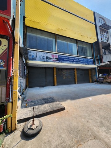 ให้เช่าอาคาร 3 คูหา 4 ชั้น 700 ตรม. ติดถนนสุขุมวิท ใกล้ BTS สถานีแบริ่ง เหมาะทำ Office / คลิกนิก ความงาม หรือธุรกิจอื่น