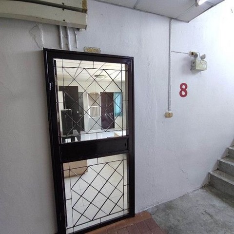 ขายคอนโดถนอมมิตร (ติดสวน) รามอินทรา กทม.ขนาด 28.15 ตารางเมตรดูห้องจริงที่ 42/258 อาคาร 5 ชั้น 8 ถนอมมิตรพาร์ค ซ.รามอินทรา55/8 กทม. *** ห้องมุม ติดบันไดหนีไฟ มีลิฟท์ มี รปภ. จอดรถหน้าอาคาร มีสระว่ายน้ำ สวนสาธารณะ ตลาดสด ห้างสรรพสินค้า 7-11 Big-c ใกล้วงแหวนตะวันออกบางปะอิน-ธัญบุรี-ลำลูกกา-รามอินทรา-พระราม9-บางนา-บางพลี- มีหน้าต่างกระจกสไลด์พร้อมเหล็กดัดด้านข้าง และบริเวณระเบียง มอง