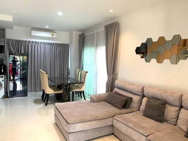 S2484 ขายทาวน์โฮม 3 ชั้น โครงการบ้านกลางเมืองลาดพร้าวเสรีไทย ซอยเสรีไทย 52 หลังมุม ใกล้โรงเรียนนานาชาติ ฮิทฟิลด์