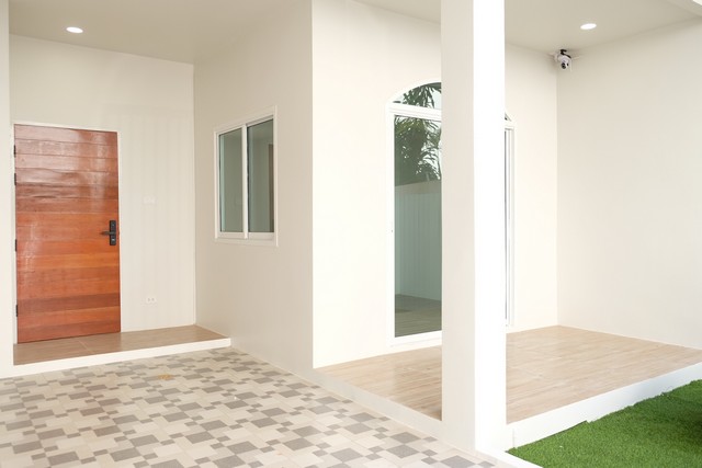 ขายด่วนทาวน์โฮม 3 ชั้น 5 ห้องนอน รีโนเวทใหม่ทั้งหลัง  สุขุมวิท 101-1 ซอยประวิทย์และเพื่อน ใกล้ซีคอนสแควร์