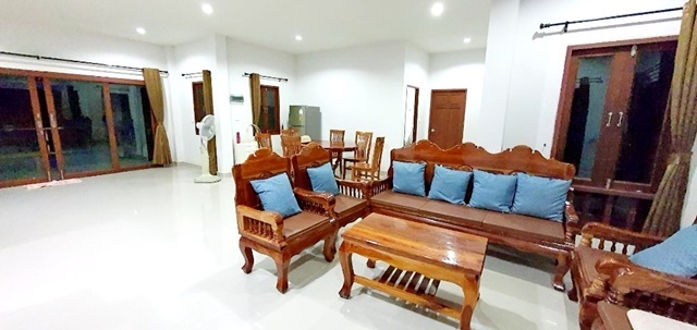 เซ็นทรัล สุราษฎร์ธานี ให้เช่าบ้าน คฤหาสน์ ยกสูง 3 ไร่ 180ตรม. รักสัตว์ 3นอน 3น้ำ จอดรถมาก 2แอร์ บรรยากาศดี  โลตัส บิ๊กซี