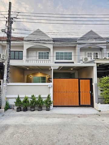 ขาย ทาวน์โฮม บ้านกิตติยารักษ์ 4 130 ตรม. 23 ตร.วา ตกแต่งแล้วพร้อมอยู่:: จุดเด่น ::ใกล้การไฟฟ้าไทรน้อย ม.ติดถนนใหญ่ เดินทางสะดวก มีรถตู้ผ่านหน้าหมู่บ้าน:: รายละเอียด ::- ขนาด 23 ตร.วา- พื้นที่ 130 ตรม.- ชนิด 3 ห้องนอน 2 ห้องน้ำ- จำนวน 2 ชั้น- ประตูหน้าบ้านหันทางทิศ ใต้:: รายละเอียดโครงการ ::- ชื่อโครงการ: บ้านกิตติยารักษ์ 4 / Baan Kittiyaruk 4- ใกล้การไฟฟ้าไทรน้อย- ตกแต่งแล้วพร้อมอยู่- มีเคาน์เตอร์