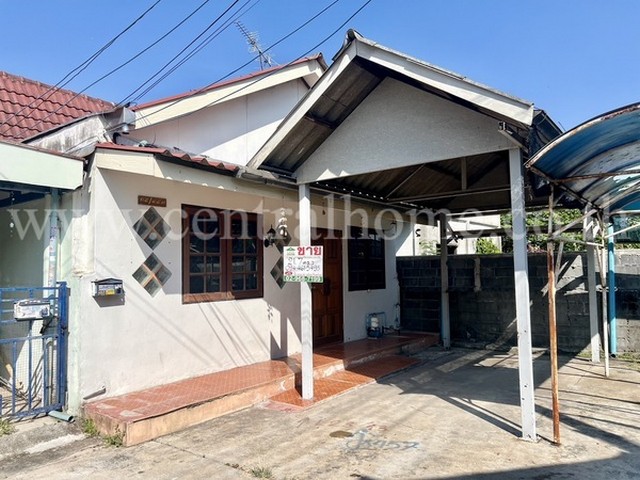 รหัสทรัพย์  5041ทาวน์เฮ้าส์ หมู่บ้าน ณัฐวดี รังสิต - นครนายก คลอง 8 (หลังริม)ที่ตั้ง ถนนรังสิต-นครนายก ตำบลอำเภอลำผักกูด อำเภอธัญบุรี จังหวัดปทุมธานี 12110รายละเอียดทรัพย์- ทาวน์เฮ้าส์ 1 ชั้น, ขนาดที่ดิน 21.7 ตารางวา, พื้นที่ใช้สอย 50 ตารางเมตร- 2 ห้องนอน, 1 ห้องน้ำ, 1 ห้องนั้งเล่น, 1 ห้องครัว, 1 จอดรถ พื้นกระเบื้อง สิ่งอำนวยความสะดวก- สวนสาธารณะ สนามเด็กเล่นสถานที่ทำเลใกล้เคียง- 