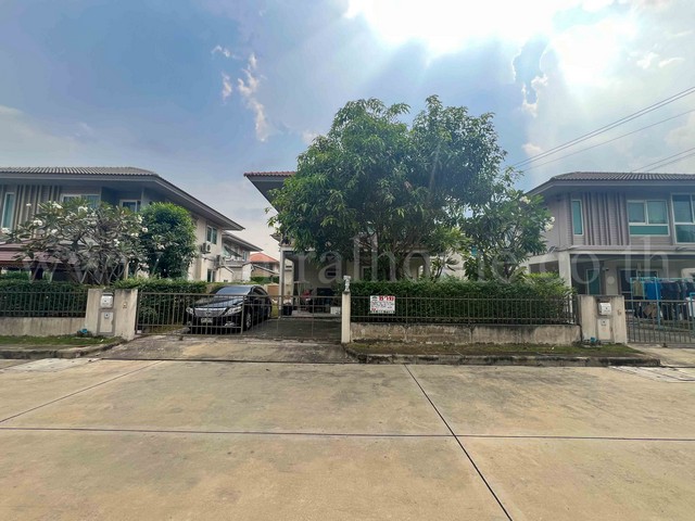 รหัสทรัพย์ : 5050บ้านเดี่ยว หมู่บ้าน คณาสิริ วงแหวน-พระราม 5ที่ตั้ง ซอยวัดพระเงิน ตำบลบางม่วง อำเภอบางใหญ่ จังหวัดนนทบุรี 11130รายละเอียดทรัพย์- บ้านเดี่ยว 2 ชั้น, ขนาดพื้นที่ 50.9 ตารางวา, พื้นที่ใช้สอย 203.6 ตารางเมตร-  3 ห้องนอน, 2 ห้องน้ำ, 1 ห้องรับแขก, 1 ห้องครัว,  2 ที่จอดรถ- แอร์ 3 เครื่อง แถมชุดเฟอร์นิเจอร์บิ้วอิน- หน้าบ้านหันทิศใต้สิ่งอำนวยความสะดวก- ระบบรักษาความปลอดภัยตล