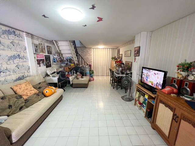 R2 ทาวน์เฮ้าส์ หมู่บ้าน กรุงทอง นวมินทร์ 111 ใกล้ เซ็นทรัลอีสวิลล์