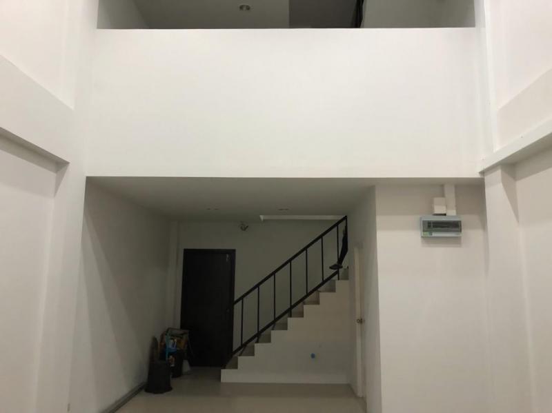 ให้เช่าอาคารพาณิชย์ 3.5 ชั้น รามคำแหง 21 ใกล้ ม.รามคำแหง โครงการ The Prime ห้องมุม  3ห้องนอน 3ห้องน้ำ มีที่จอดรถ  3 คัน