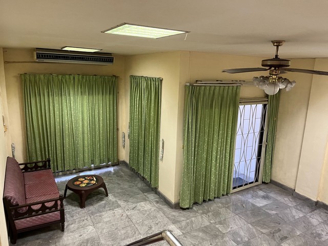 ให้เช่า ทาวน์เฮ้าส์3ชั้น 23ตรว.อยู่ถนนตากสินธนบุรี41 เยื้องกับตลาดดาวคนอง