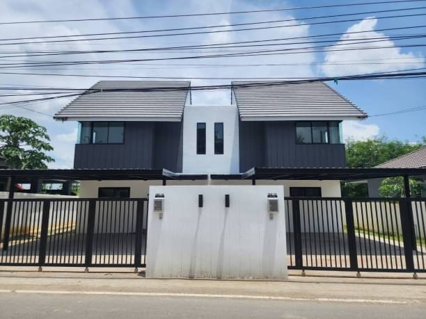 ขายต่ำกว่าราคาประเมิน ราคาพิเศษเพียง 2.29 ล้าน 40 ตรว. บ้าน 2 ชั้น #สารภี #บนถนนต้นยางสารภี #ใกล้ถนนซุปเปอร์ไฮเวย์ชม.-ลำปาง 2.3 กม. ที่ดิน 40 ตรว.พื้นที่ใช้สอย 117 ตรม.3 ห้องนอน 3 ห้องน้ำ1 ห้องครัว2 ที่จอดรถสถานที่ใกล้เคียงถนนต้นยาง สารภี โรงเรียนปากกอง 1 กม.โรงพยาบาลสารภี 1.4 กม.ถนนซุปเปอร์ไฮเวย์ เชียงใหม่ ลำปาง 2.3 กม.สนามบินเชียงใหม่ 14 กม.ราคาพิเศษ!! 2.49 ลบ. เหลือ 2.29 ลบ.บริ​การยื่น​สิน