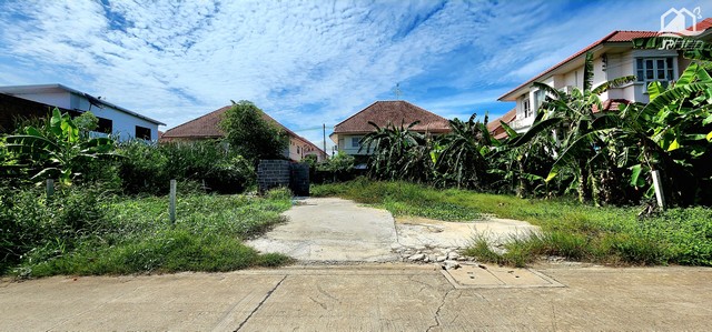 ขายที่ดิน ลำลูกกา คลอง4 ขนาด 124  ตรว ***ขายราคา 3.5 ล้านบาท *** ถมแล้วขายที่ดิน ลำลูกกา-รังสิต คลอง4 ถนน ไสวประชาราษฏร์ ขนาด 124 ตรว เหมาะปลูกบ้าน ทำออฟิศ-บริษัท ทำโกดัง หรือซื้อให้ปล่อยเช่า ได้ค่ะ ที่ตั้งที่ดิน :    ตำบล ลาดสวาย อำเภอ ลำลูกกา ปทุมธานี 12150ขายที่ดิน เนื้อที่ดิน 124 ตรว คลอง 4 ธัญบุรี-ลำลูกกา ติดถนนคอนกรีต- กว้าง 20 เมตร - ลึก 24.8 เมตร* ที่ดินถมแล้ว  - เข้าออกได้ 3 ทาง - ถนนหน