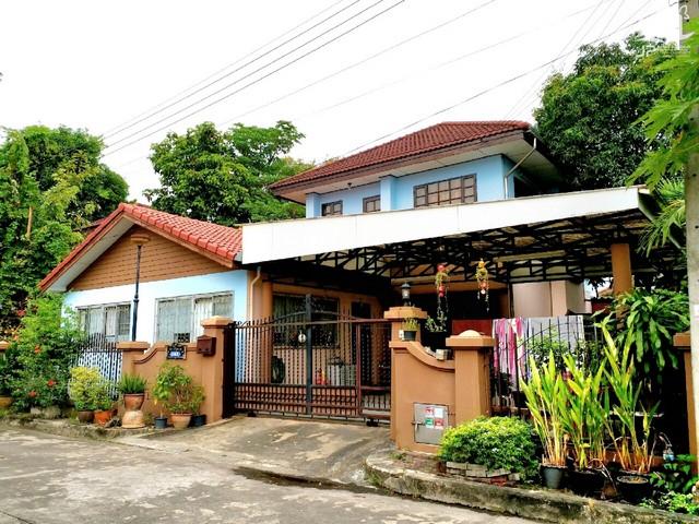 ขายบ้านเดี่ยวรังสิตคลอง 2 ขนาด 80 ตรว ราคาถูก*** ขายราคา 3.69 ล้านบาท ***ขายบ้านเดี่ยวหมู่บ้านสีวลี 1 รังสิต คลอง2  ขนาด 80 ตรว 3 นอน 4น้ำ ต่อเติมเต็ม พร้อมเข้าอยู่ ที่ตั้ง : หมู่บ้านสีวลี 1 ตำบล ประชาธิปัตย์ อำเภอ ธัญบุรี ปทุมธานี 12130บ้านเดี่ยวหมู่บ้านสีวลี 1 ขนาด  80 ตรว  2 ชั้น - พื้นที่ใช้สอย 350  ตรม ต่อเติมเกือบเต็มพื้นที่- ห้องนอน 3 ห้องน้ำ 4 ห้อง ( ต่อเติมห้องนอนด้านล่างเป็นห้องนอ