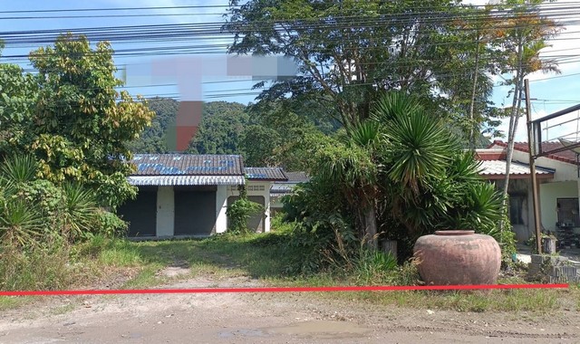 รายละเอียดเพิ่มเติมCode ID  :    PKK02-13438ราคาขาย       3,847,000 บาท- ขนาดพื้นที่ :    218 ตร.ว (2 งาน / 18 ตร.ว)- พื้นที่ใช้สอย :    201 ตร.ม- จำนวนห้อง :   2 ห้องนอน 1 ห้องน้ำ- ที่จอดรถ :    1-2 คัน- บ้านเดี่ยว  :    1 ชั้น- บ้านเดี่ยวหันทางทิศ : -- อายุอาคาร :    9 ปีพิกัดทรัพย์   :    https://maps.app.goo.gl/hVnSrk3Rx8XpRzaQ7สถานที่ใกล้เคียง- ใกล้โรงเรียนวัดคงคาล้อม- ใกล้วัดคงคาล้อม- ใกล้วัดห้วยตงพัฒนาราม(วัดหน้าเจ้า)- ใกล้วัดชมเพชรวนาราม (วัดเขาใหญ่)