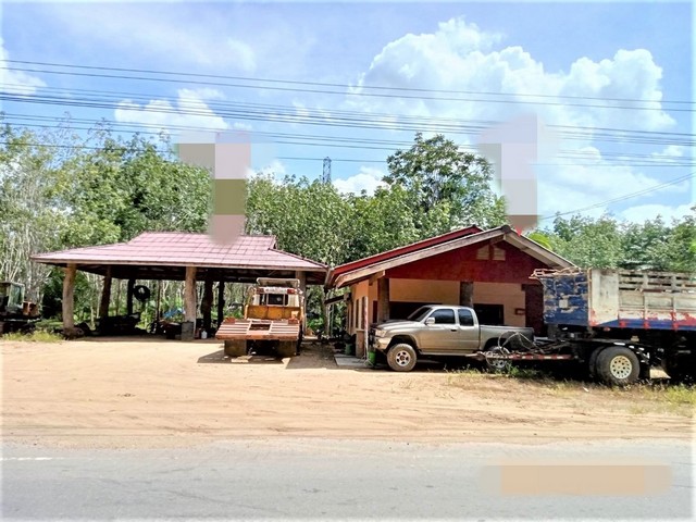 รายละเอียดเพิ่มเติมCode ID  :    PKK02-09947ราคาขาย        3,564,000 บาท- ขนาดพื้นที่ :    1,729 ตร.ว (4 ไร่ / 1 งาน / 29 ตร.ว)- พื้นที่ใช้สอย :    141 ตร.ม- จำนวนห้อง :   3 ห้องนอน 1 ห้องน้ำ- ที่จอดรถ :    1-2 คัน- บ้านเดี่ยว :      1 ชั้น- บ้านเดี่ยวหันทางทิศ : -- อายุอาคาร :    13 ปีพิกัดทรัพย์   :    https://maps.app.goo.gl/xGagvcbS71h1AnS37สถานที่ใกล้เคียง- ใกล้โลตัส คีรีรัฐนิคม- ใกล้โรงพยาบาลคีรีรัฐนิคม- ใกล้วัดสถิตคีรีรมย์- ใกล้โรงเรียนบ้านย่านยาวสอบถามเพ