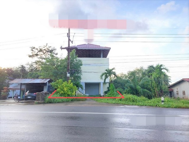 รายละเอียดเพิ่มเติมCode ID :   PKK02-11434ราคาขาย           4,935,000 บาท- ขนาดพื้นที่ :   94 ตร.ว - พื้นที่ใช้สอย :     879.75 ตร.ม- จำนวนห้อง :  14 ห้องนอน 14 ห้องน้ำ- ที่จอดรถ :     1-2 คัน- บ้านเดี่ยว :      3 ชั้น- บ้านเดี่ยวหันทางทิศ : -- อายุอาคาร :   10 ปีพิกัดทรัพย์  :    https://maps.app.goo.gl/197fpn3GVdWa2gNs8 สถานที่ใกล้เคียง- ใกล้โรงเรียนบ้านดอนเสาธง- ใกล้โรงเรียนวัดคีรีวง- ใกล้น้ำตกกลางทอง- ใกล้ตลาดบางแพงสอบถามเพิ่มเติม/นัดชมโทร. 097-419-5982(พลอย)�