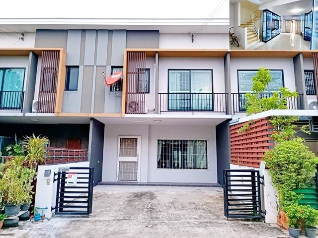 เทิดราชัน แฮปปี้ อเวนิว ดอนเมือง ให้เช่ทาวน์โฮม 2 ชั้น 22ตรว.139ตรม. 14,998B-M ถูกคุ้มมากๆ 3นอน 2น้ำ 2จอดรถ 3แอร์ สนามบินดอนเมือง TherdRachan Rd Townhome for rent 2 floors Happy Avenue Donmuang 22sq.wa. 139sq.m. 14,998B-M very cheap great value 3bed 2bath 2parking 3A/C.Don Mueang Airportซอยเทิดราชัน17-33 ถ.เทดราชัน แขวงสีกัน เขตดอนเมือง กรุงเทพมหานคร 10210หน้าบ้านกว้าง 5.7 เมตร   22sq.wa.   139sq.m.3 ห้องนอนตู้กระจกบิ้วอิน แอร์ครบ2 ห้องน้ำ1 ห้องรับแขก2 ที่จอดรถ3 แอร์- มีผ้าม่านทั้งหลัง- บ้านหันหน�