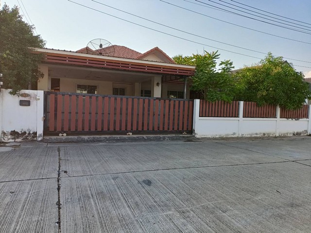   รายละเอียดเพิ่มเติม Code ID :  PSC00742  ราคาขาย  2,608,650  บาท- ขนาดพื้นที่ :  82.50 ตร.ว.- พื้นที่ใช้สอย : 169.31 ตร.ม.  - จำนวนห้อง :   3 ห้องนอน 3 ห้องน้ำ  - ที่จอดรถ :   2 คันพิกัดทรัพย์ :  https://maps.app.goo.gl/VVFNLisy1FsXDLA96    สถานที่ใกล้เคียง- ใกล้  ดูโฮม กาญจนบุรี- ใกล้   วิหารเขาเม็ง- ใกล้  โรบินสัน ไลฟ์สไตล์ กาญจนบุรี- ใกล้   ไทวัสดุ สาขากาญจนบุรีสอบถามเพิ่มเติม/นัดชมโทร. 097-419-5982(พลอย)โทร. 096-932-4624(ออมสิน)Line : @panaya (มี@ด้านหน้า)ปรึกษาสิ�