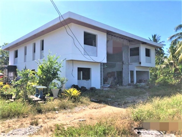 รายละเอียดเพิ่มเติมCode ID :   PKK02-15829ราคาขาย           20,150,000 บาท- ขนาดพื้นที่ :   1,442 ตร.ว (3 ไร่ / 2 งาน / 42 ตร.ว)  - พื้นที่ใช้สอย :     563.40 ตร.ม- จำนวนห้อง :  3 ห้องนอน 5 ห้องน้ำ- ที่จอดรถ :     1-2 คัน- บ้านเดี่ยว :      2 ชั้น- บ้านเดี่ยวหันทางทิศ : -- อายุอาคาร :   6 ปีพิกัดทรัพย์  :     https://maps.app.goo.gl/E2A3xQshhZSC9ghT7 สถานที่ใกล้เคียง- ใกล้เทสโก้โลตัส บ้านแม่น้ำ เกาะสมุย สุราษฎร์ธานี- ใกล้บิ๊กซี เกาะสมุย- ใกล้โลตัส เกาะสมุย- ใกล้วัดสว่�