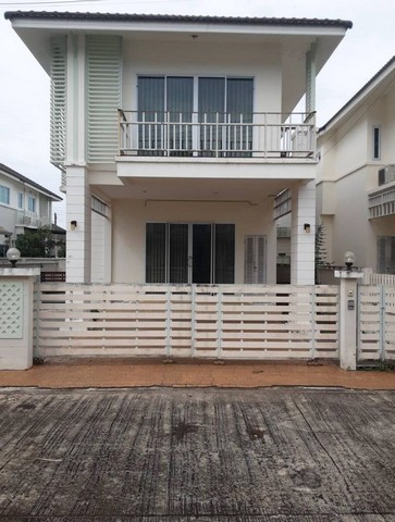  รายละเอียดเพิ่มเติม Code ID :  PSC00741  ราคาขาย  3,272,500  บาท- ขนาดพื้นที่ :  47.40 ตร.ว.- พื้นที่ใช้สอย :   135.00 ตร.ม.- จำนวนห้อง :   2 ห้องนอน 2 ห้องน้ำ - ที่จอดรถ :   1  คัน พิกัดทรัพย์ :  https://maps.app.goo.gl/cDfAXp7digDAHLm6A    สถานที่ใกล้เคียง- ใกล้  ตลาดน้ำประชารัฐ บางใบไม้- ใกล้  วัดบางใบไม้- ใกล้  ศาลหลักเมืองสุราษฎร์ธานี- ใกล้   โรงพยาบาลสุราษฏร์ธานีสอบถามเพิ่มเติม/นัดชมโทร. 097-419-5982(พลอย)โทร. 096-932-4624(ออมสิน)Line : @panaya (มี@ด้านหน้า)ปรึ