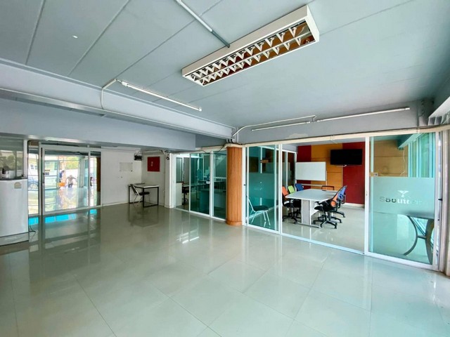 อาคารพาณิชย์ฯ สถาพร คลองสี่ ปทุมธานี 35 ตาราง.วา 13 Bedroom 4 BATHROOM 5900000 BAHT. ใกล้ โลตัสคลองสี่ ราคา - สุดคุ้ม