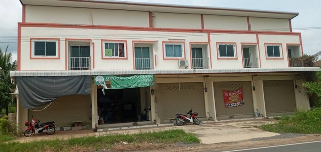   รายละเอียดเพิ่มเติม Code ID : PSC00727  ราคาขาย  1,500,000   บาท- ขนาดพื้นที่ :  28.10 ตร.ว.- พื้นที่ใช้สอย :  149.00 ตร.ม. - จำนวนห้อง :  2 ห้องนอน 2 ห้องน้ำ - ที่จอดรถ :   1  คันพิกัดทรัพย์ :  https://maps.app.goo.gl/WjtLcAr4gKe5ctmF9    สถานที่ใกล้เคียง- ใกล้ ไทวัสดุ สาขาสุรินทร์- ใกล้ ดูโฮม สุรินทร์- ใกล้ โรบินสัน ไลฟ์สไตล์ สุรินทร์- ใกล้  โรงพยาบาลสุรินทร์สอบถามเพิ่มเติม/นัดชมโทร. 097-419-5982(พลอย)โทร. 096-932-4624(ออมสิน)Line : @panaya (มี@ด้านหน้า)ปรึกษาสิ�