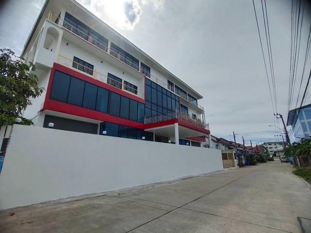 ให้เช่าโกดังพร้อมออฟฟิศ 746 ตร.ม.ย่านเลียบคลองภาษีเจริญ ฝั่งเหนือราคาเช่า 85,000 บาท / เดือนที่ตั้ง ถนนเลียบคลองภาษีเจริญ ฝั่งเหนือ ซอยเลียบคลองภาษีเจริญ ฝั่งเหนือ แขวงหนองแขม เขตหนองแขม กรุงเทพมหานคร 10160ติดต่อ : คุณภัสพงณ์ 0634098164 ,0813987741Line : deedaa23พื้นที่ใช้สอย 725 ตารางเมตร จำนวน 2 ห้องน้ำมีออฟฟิศขนาด 36 ตารางเมตรไฟฟ้า 3 เฟส น้ำประปา รถคอนเทนเนอร์ เข้าออกได้ราคาเช่า 85,000 บาท / เดือ