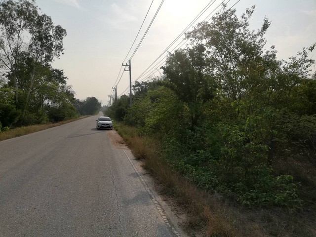 ขายที่ดิน 34 -2-95ไร่ แบ่งขาย ขายไร่ละ 350,000 บาท พร้อมโอน  8 โฉนด ฉ.27988-27995  ต.ตากตก อ.บ้านตาก จ.ตาก   ที่สวยติดถนนดำ  ติด ทล.1107 ติดถนนคอนกรีตดำ 2 เลน กว้างขวาง ทางหลวงชนบท ทล.1107 ด้านข้างติดทางสาธารณประโยชน์ ติดทางยาวตลอดแนว 2 ด้าน ขายราคาไร่ละ 350,000 บาท ค่าใช้จ่ายวันโอนทั้งหมดคนละครึ่ง ที่ดินล้อมเสารั้วลวดหนามแล้วด้านข้าง ที่สวยทำเลดีมาก เดินทางสะดวกสบายเข้าออกได้หลายเส้นทาง ห