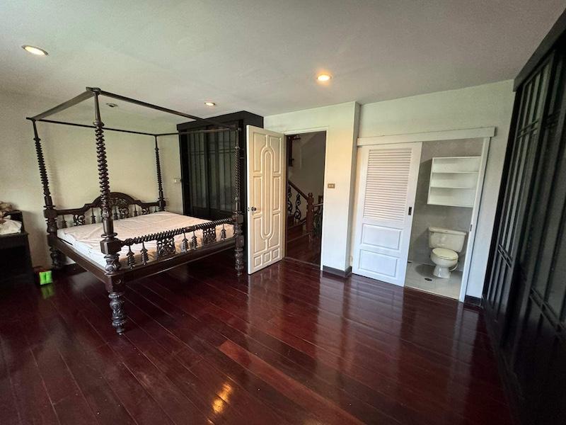 EPL-HR3013 For rent Townhome Sukhumvit31 Asok-Phromphong 3 bedrooms 5 bathrooms 350 sqm. 33 sqw. nice decoration