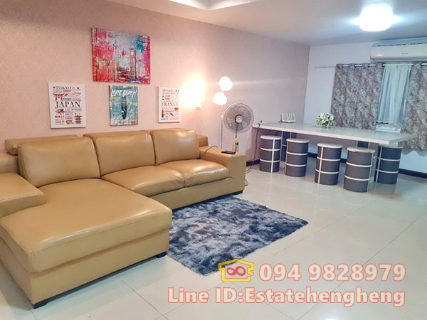 สนใจติดต่อ Tel : (+66)94-9828979 หรือ Line ID : estatehengheng็HOT!! ขายด่วน ทาวน์โฮม ม.เมอริท แกรนด์ ดอนเมือง Merit Grand Donmuang 2ชั้น 21.3ตรว 3นอน 2น้ำ ถูกสุดๆ ต่อเติมหน้าบ้านและหลังบ้านแล้ว ขายพร้อมเฟอร์ ทำเลดีมากๆ ใกล้ ร้านเซเว่น บิกซีมินิ ตลาด ทางด่วน โรบินสันCODE : ST2,32,21.3,140ทาวน์โฮม 2 ชั้น ขนาด 21.3 ตร.ว. พื้นที่ใช้สอยเยอะมาก กว้างขวาง ไม่อึดอัด กว่า 140 ตร.ม. เพดานสูงโล่งโปร่งสบาย มี- 3 ห้องนอน (มีแอร์)- 1 ห้องทำงาน (มีแอ