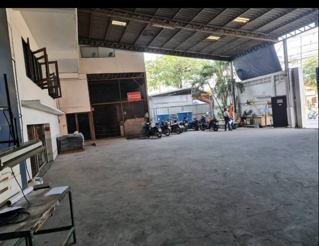 ห้เช่าโกดัง 3,000 ตารางเมตร ออฟฟิศ 250 ตารางเมตร  มีห้องสำนักงาน-ออฟฟิศติดถนนบางกระดี่  พระราม 2