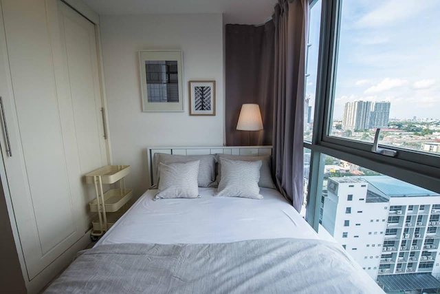 Ideo Mobi Sukhumvit 81, spacious, safe, livable, 12A floor, BTS On Nut.***Service for selling/renting houses, condos and giving advice. If interested, contact at any time***Interested in additional details or pictures or making an appointment to see the room?Contact EkachaiT. 089-799-5598Line ID: @auiauiaui001 (add @ in front) (Agent Post)-------------------------------------------------- ------------Room type: 2 bedrooms, 1 bathroomSize 46 sq m., Floor 12A, Building BNew, clean room, beautifully decorated, ready to move in.details-------------------------------------------------- ------------Rental price: 28,000 baht/month-------------------------------------------------- ------------* Complete electrical appliances- Air conditioning- fridge- TV- washing machine-------------------------------------------------- ------------*Facilities worth using– Swimming pool and fitness– Key Card door– garden- library-------------------------------------------------- ------------*Nearby impor