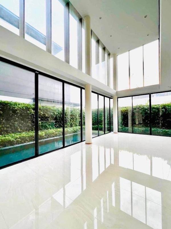 ขายบ้านเดี่ยวหลังใหญ่ 3 ชั้น มีลิฟท์ในบ้าน อิสสระ เรสซิเดนซ์ พระราม 9  พื้นที่ใช้สอย 726.20 ตร.ม. 5 ห้องนอน 7 ห้องน้ำ